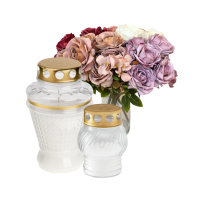 Kapų žvakės ir gėlės